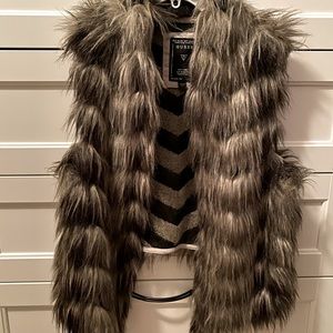 Guess faux fur vest size small